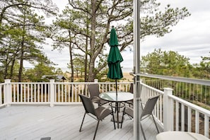 Spacious deck with out door seating