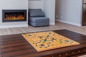 Living room (with sofa-bed and gas fireplace) (3)