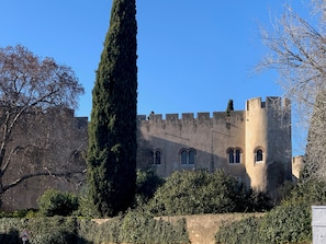 Alvito's Castle (5mn walk from the house)
