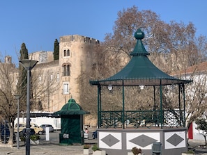 Principal square of Alvito (5mn walk)
