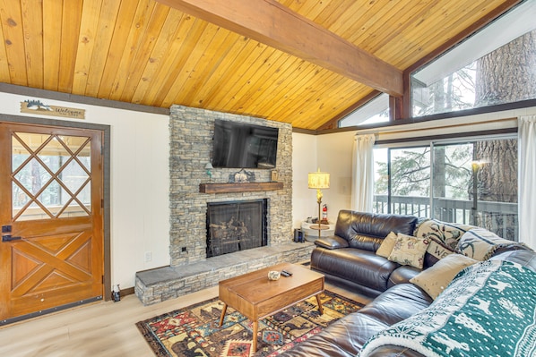 Lake Arrowhead Vacation Rental | 2BR | 2BA | Step-Free Entry | 960 Sq Ft