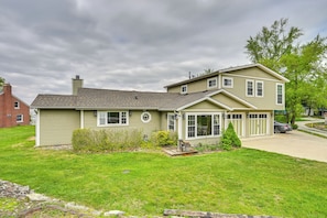House Exterior | Deck | Gas Grill | Fire Pit