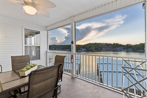 Private Balcony overlooking lake!