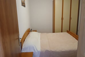 Schlafzimmer 1