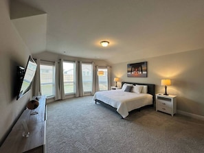 Master Bedroom | King bed | Sleeps 2 | ensuite bathroom