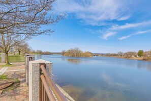 Walk to Riverside Park