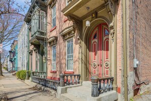 Building Exterior | Located in Stockade Historic District