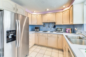 Kitchen | Cooking Basics | Dishwasher | Single-Story Home