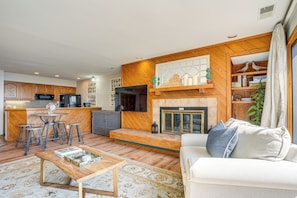 Living Room | Free WiFi | Smart TV