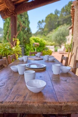 Outdoor dining