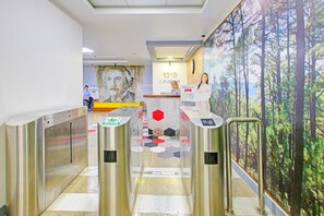 Entrance / Reception