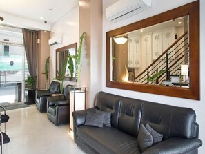 Entrance / Reception