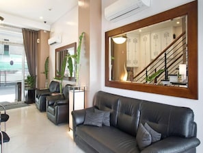 Entrance / Reception