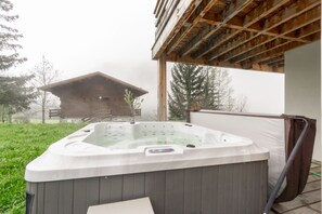 Bain à remous extérieur