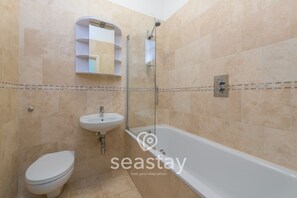 Bathroom  - East Cliff Sea View Broadstairs - Kent - brought to you by the local family run business - seastay.co.uk
