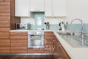 Kitchen  - East Cliff Sea View Broadstairs - Kent - brought to you by the local family run business - seastay.co.uk