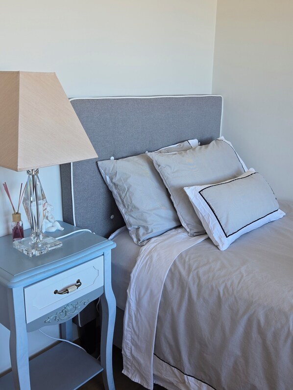 Guest room with King Single Bed