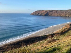 Blue, Water, Coast, Body Of Water, Water Resources, Coastal And Oceanic Landforms, Beach, Horizon, Sea, Headland