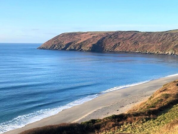 Blue, Water, Coast, Body Of Water, Coastal And Oceanic Landforms, Beach, Horizon, Sea, Shore, Terrain