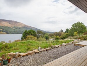 Natural Landscape, Hill, Shrub, Landscape, Highland, Groundcover, Mountain Range, Landscaping, Reservoir, Valley