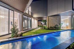 Private pool