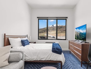 Pioche Village 2334- Studio Queen Bed with Window View