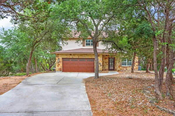 Welcome to Skyview Lodge located in the Texas Hill Country