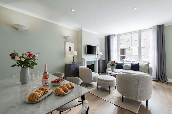 Welcome to Conrad, a gorgeous London mews home in South Kensington.