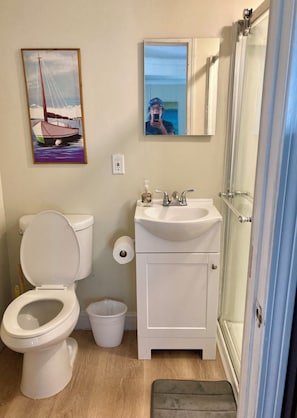 Full Bathroom #2