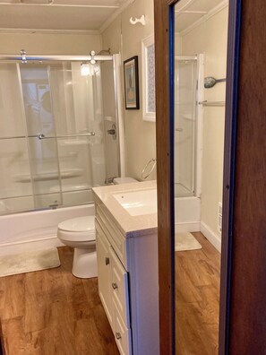 Full bathroom #1