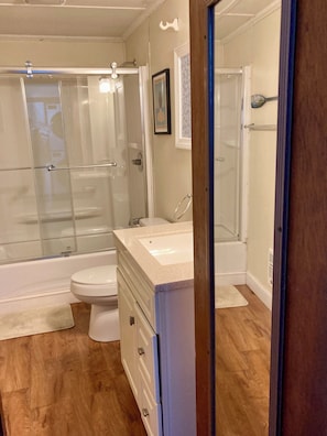 Full bathroom #1