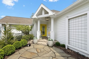 Welcome to Lakeshore Luxury Living at Lakefront Bluff