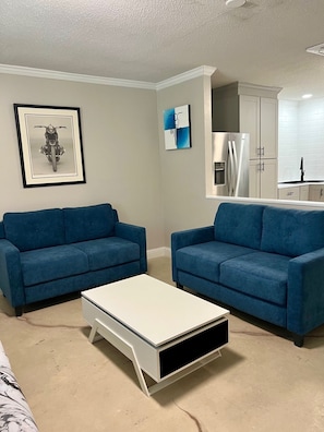 living area with lift top coffee table for a laptop