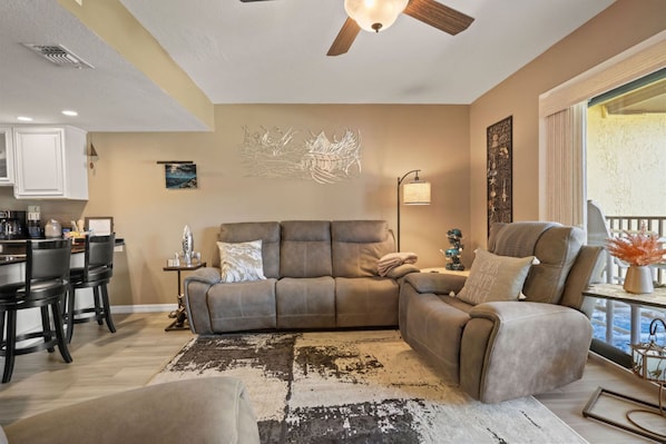 Relax together with a movie after a day on the beach in the living room