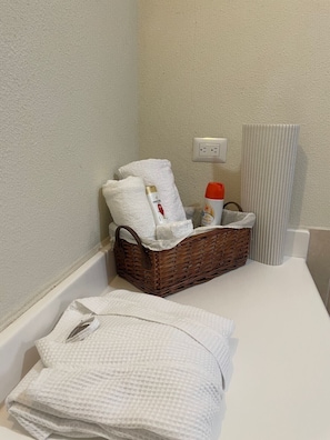 Bathroom amenities