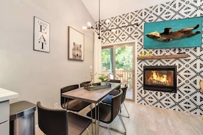 Dinning table that can host up to 6 friends.