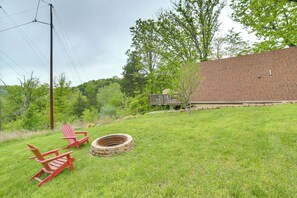 Wood-Burning Fire Pit | Self Check-In | 12 Mi to Branson Landing