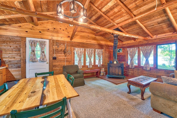 Levering Vacation Rental | 1BR | 1BA | 500 Sq Ft | 1 Step Required