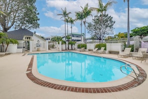 Triple Crown Del Mar | Community Amenities