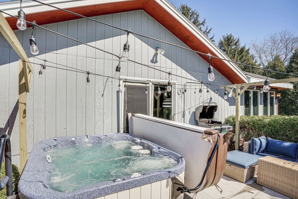 Howards Grove Vacation Rental | 1BR | 1BA | Step-Free Entry | 800 Sq Ft