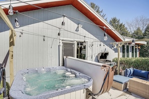 Patio | Hot Tub | Single-Story Home