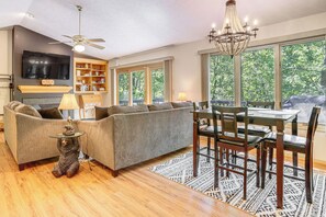 Living Area | Dining Table