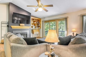 Living Area | Smart TV | Fireplace | Main Floor