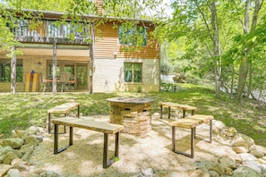 House Exterior | Covered Patio | Cornhole | Gas Fire Pit | Private Yard
