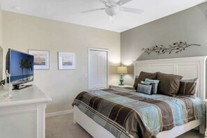 Bedroom 1 with King bed and en-suite (1st floor)