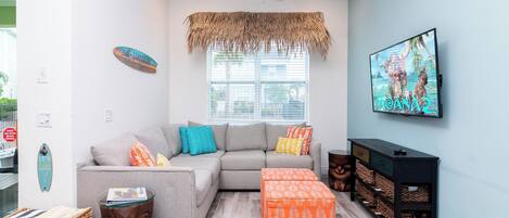 Living room - open concept to dining room