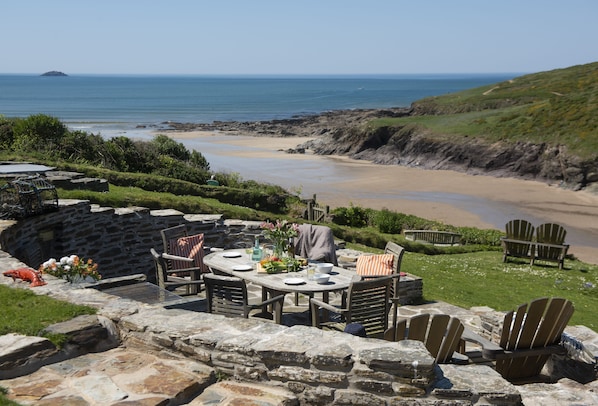 Welcome to The Studio at Rockside, quietly settled in New Polzeath, with direct access to Baby Bay Beach