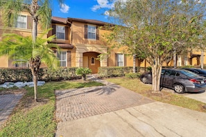 Welcome to Modern Elegance of Regal Palms!