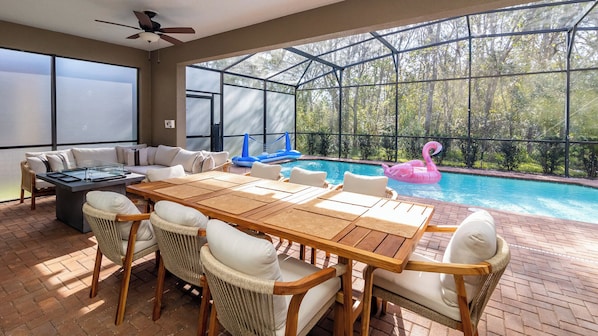 Outdoor dining by the pool with ample seating