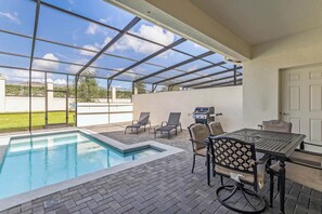 Outdoor dining by the pool